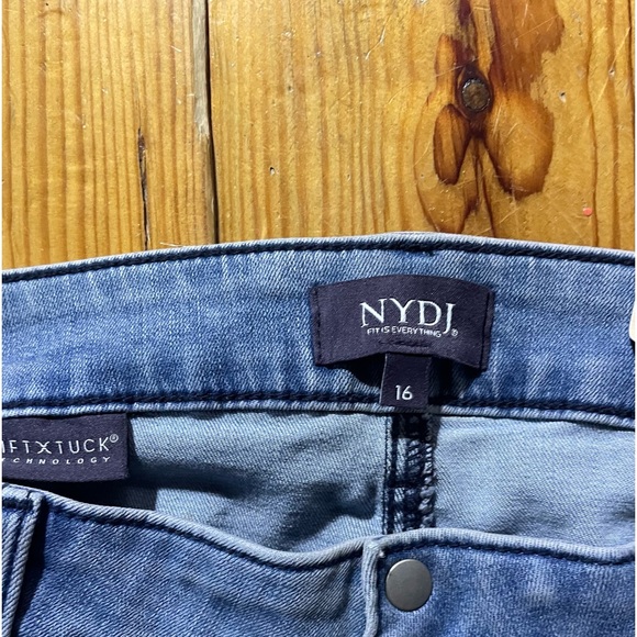 NWT NYDJ SIZE 16 CROPPED JEANS - Picture 5 of 5